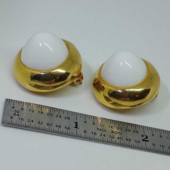 * vintage Kenneth Lane high dome white gold tone clip on earrings - Picture 2 of 8